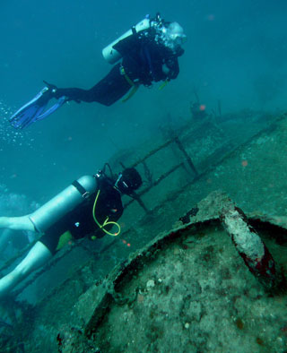 wreck diving belize placencia